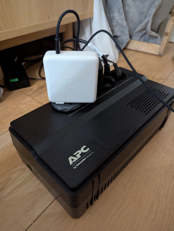 ИБП источник бесперебойного питания Schneider Electric 800VA 450W 4