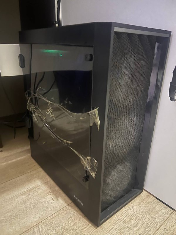 Компьютер, монитор LG, клавиатура RAZER, мышь, микрофон, видеокарта 2