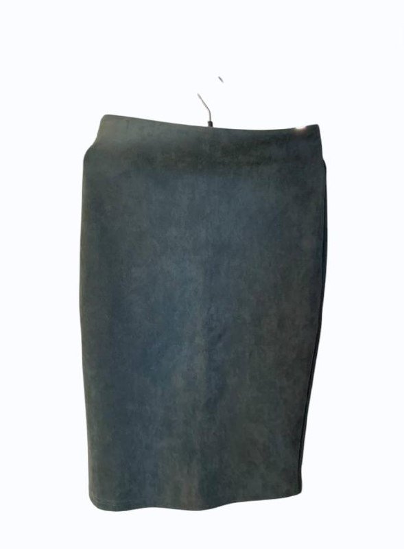 Зеленая юбка искусственная замша, темно-синие брюки с заклёпками