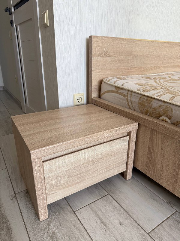 Кровать, 2 прикроватные тумбочки 4