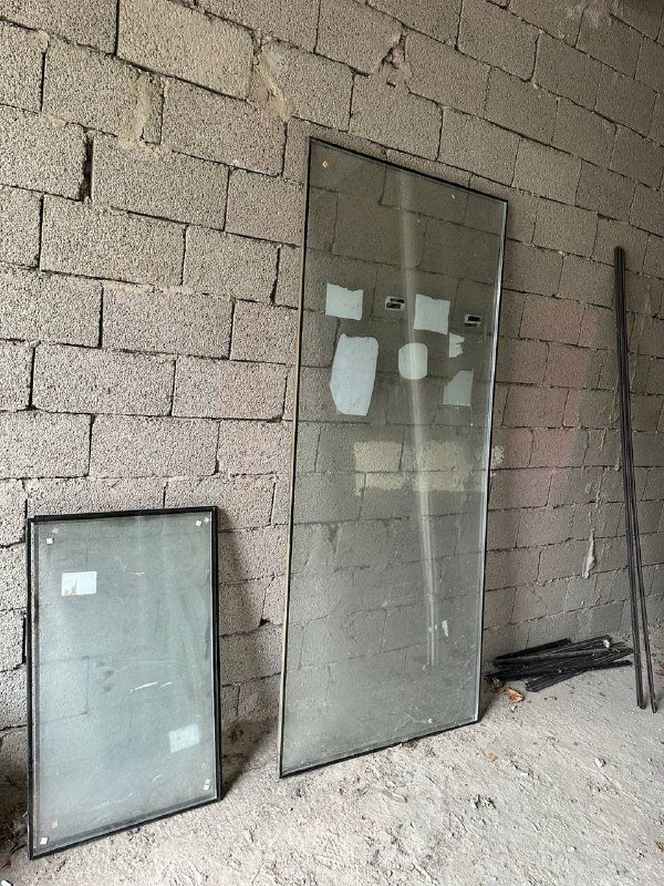 Металло-пластиковые двери с ключом 8