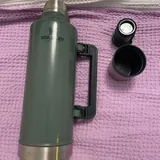 MacBook Pro, матрас, стол, термосы, карандаши, бумага, дождевик, форма 4
