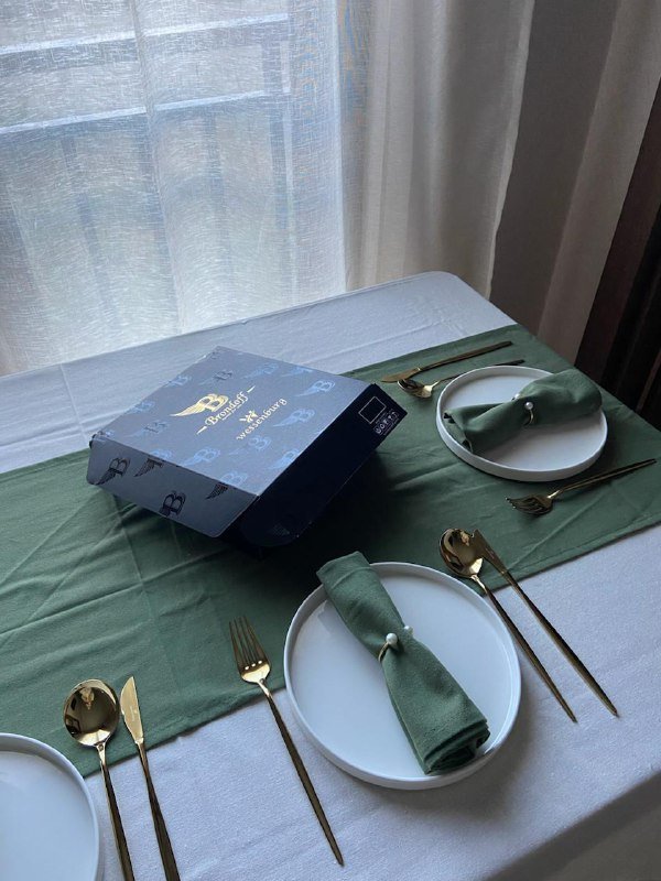 Набор золотистых столовых приборов на 6 персон