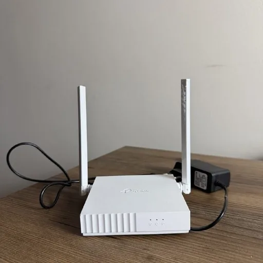 TP-Link Wi-Fi როუტერი კვების ბლოკით