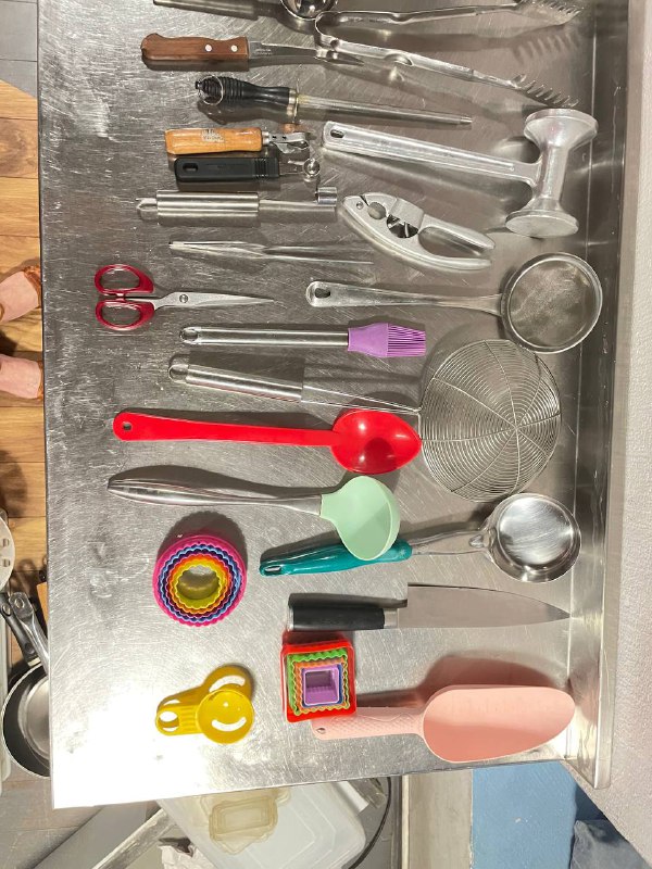 Инвентарь, посуда, бокалы, тарелки, кухонная утварь, мебель, декор 8