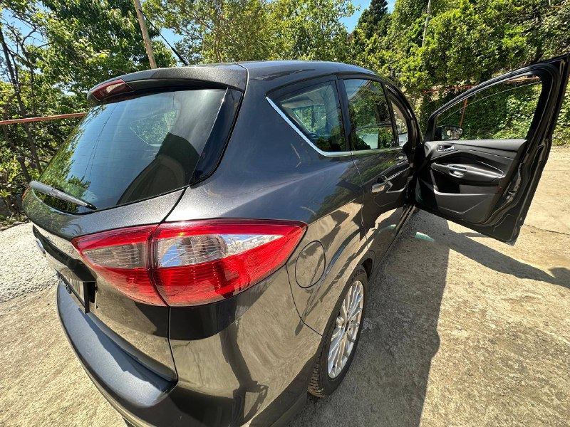 Ford C-Max гибрид 2016 года 5