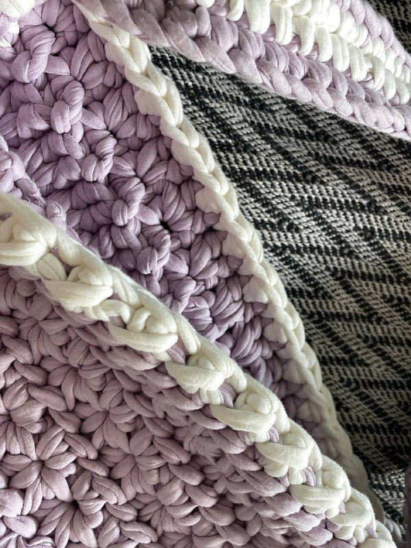 Вязаная сумка фиолетово-белая ручная работа 6