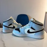 Air Jordan 1 Mid кроссовки 3