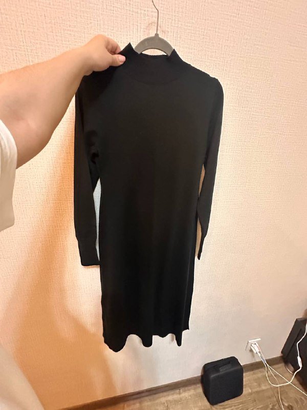 колготки в сетку, новогодние колготки, кожаный ремень, платье миди, боди с открытой спиной 5