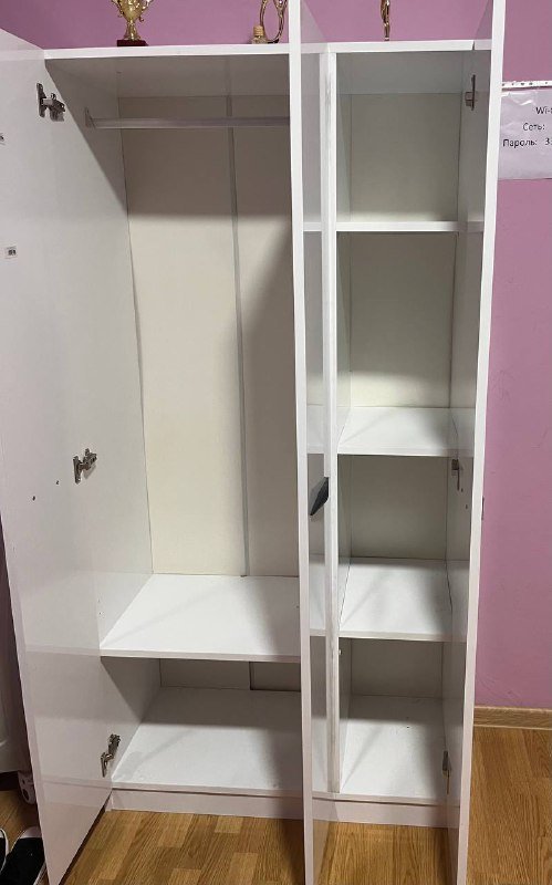 Шкаф белый трехсекционный 2