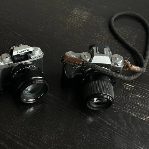 Объективы Fujifilm X-mount 56mm и Sigma 30mm
