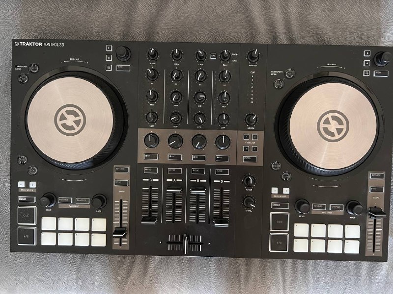 Контроллер Traktor kontrol S3