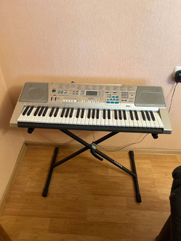 Синтезатор Casio lk-300tv с блоком питания и стойкой