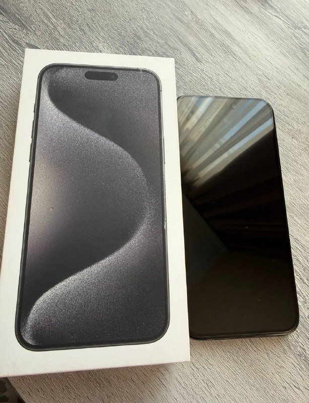 iPhone 15 Pro Max с аксессуарами