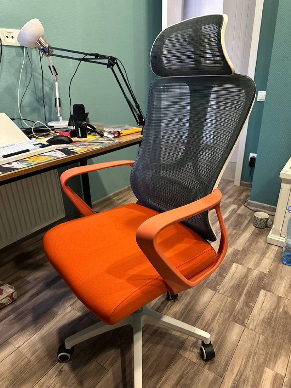 Офисные кресла 2 штуки (90 и 100 лари) 2