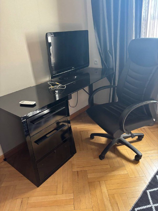 прикроватные стойки, рабочий стол, кровать, шкаф 2