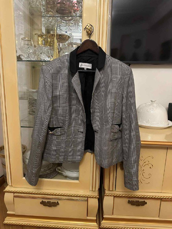 куртки кожаные, жилетка, пиджак, женские туфли, часы, кольца, кухонные лопатки, спреи для собак 4