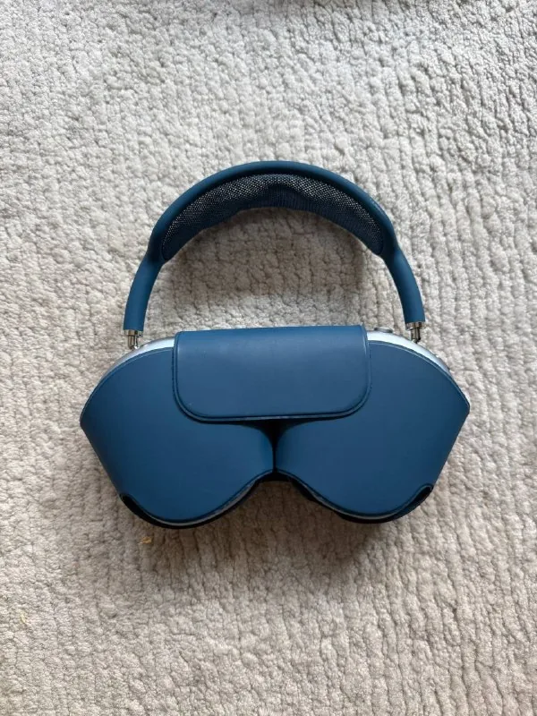 Apple AirPods Max Sky Blue 1