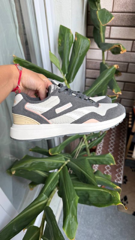 Кроссовки женские Reebok размер 37