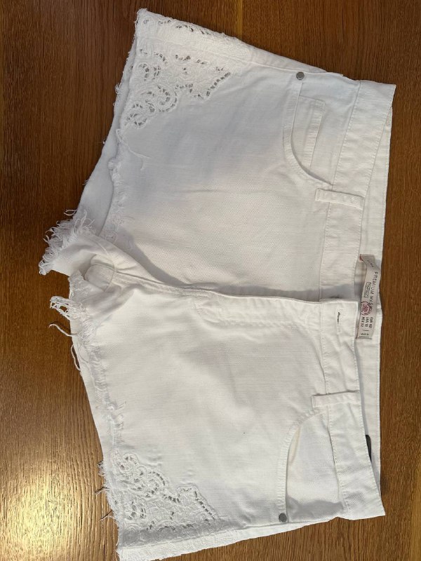 Шорты Zara, белый тонкий деним