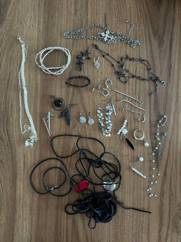 бижутерия в серебряном цвете вся