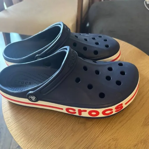 Crocs M11
