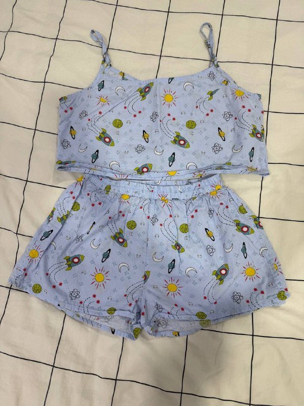 Две женские пижамы, размер M/L