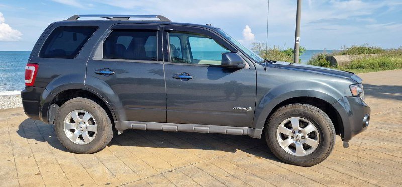 Ford SUV hybrid car 3