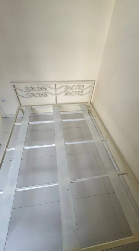 150/200 Bed with Wrought-Iron Headboard 1