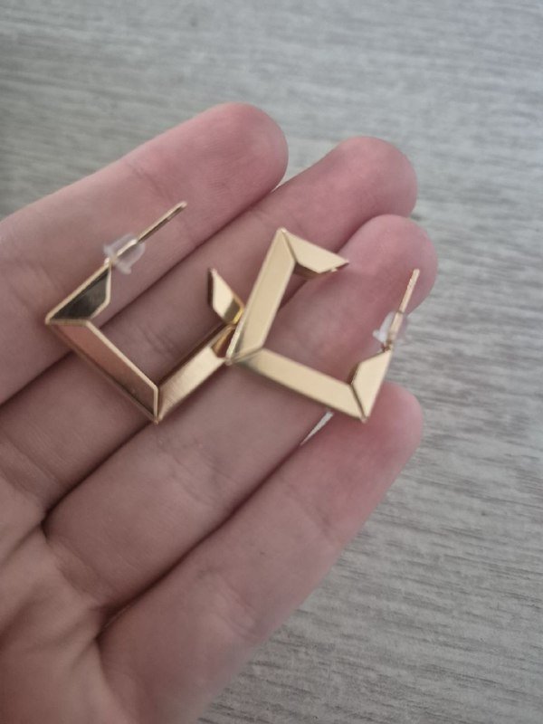 Стильные геометрические серьги из позолоченной медицинской стали