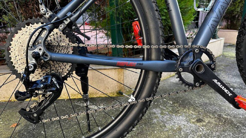 Велосипед AVALANCHE с багажником и аксессуарами 5