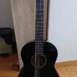 Акустическая гитара YAMAHA с чехлом и каподастром 2