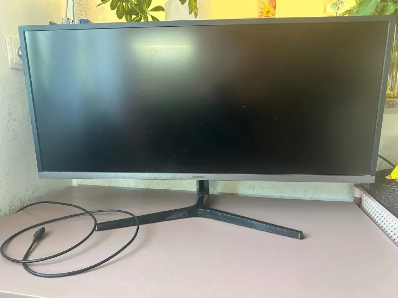 Монитор Samsung 3440x1440 75 Гц 1