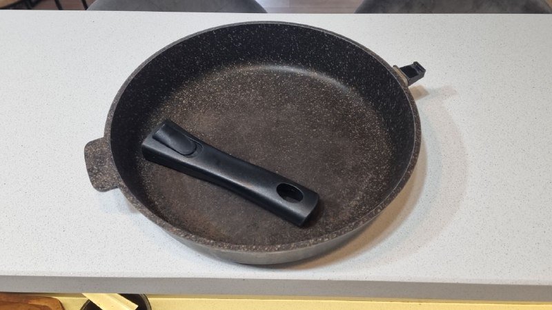 Сковорода с съёмной ручкой 28 см