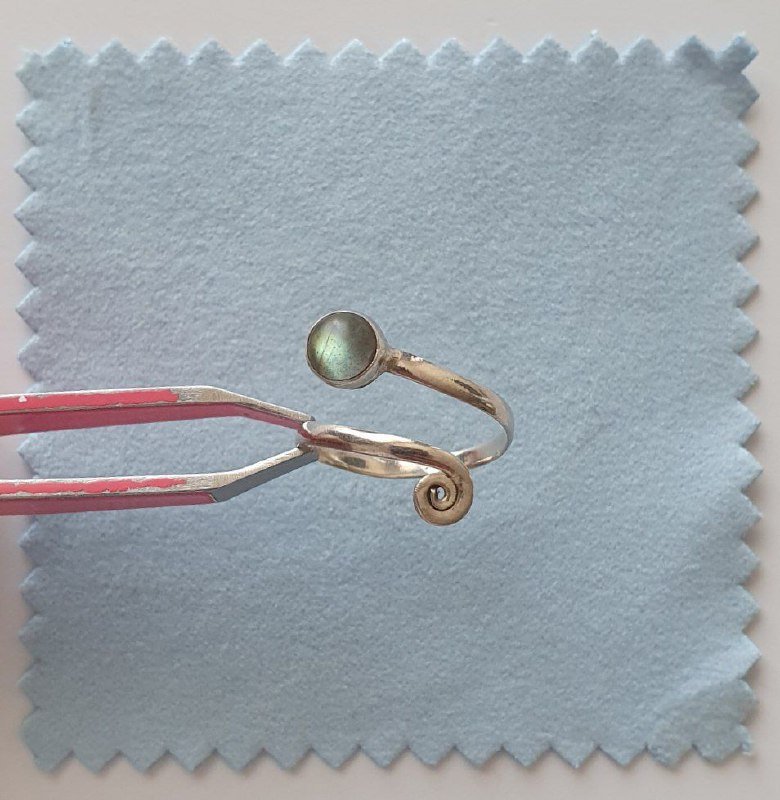 Открытое кольцо с лунным камнем