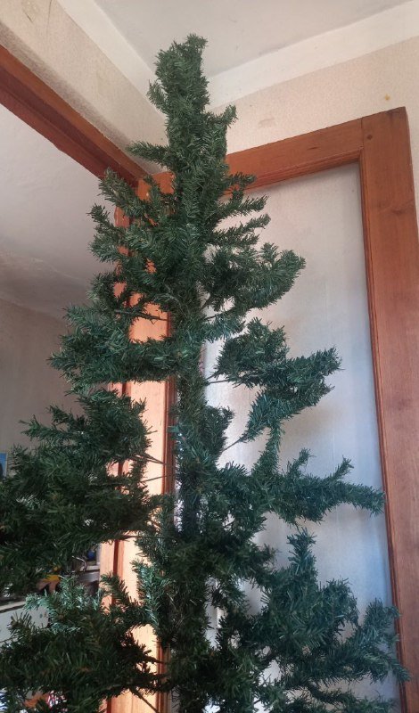 Елки искусственные с гирляндами и игрушками 2