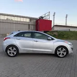 Hyundai Elantra GT 4