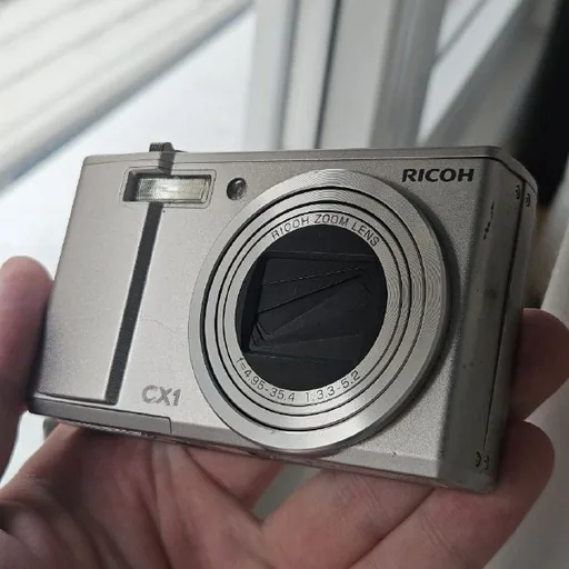 Ricoh CX1 цифровая фотокамера
