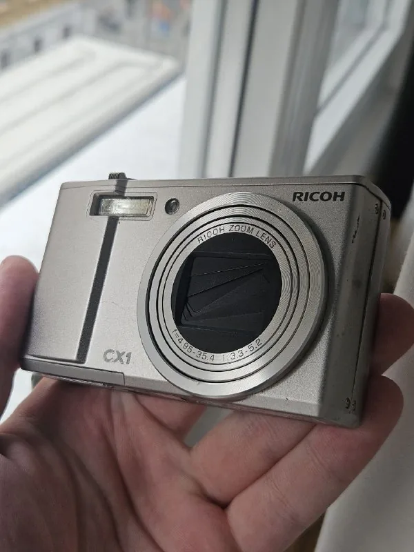 Ricoh CX1 цифровая фотокамера 1