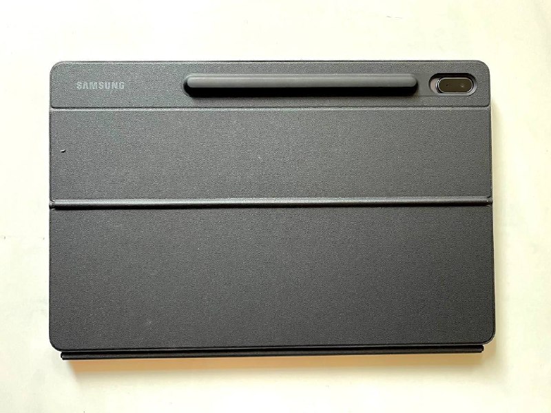 Samsung Galaxy Tab S7 FE, keyboard case, Samsung pen, charger 5