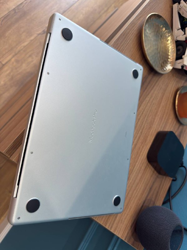 MacBook Pro 14” M4 Silver 4