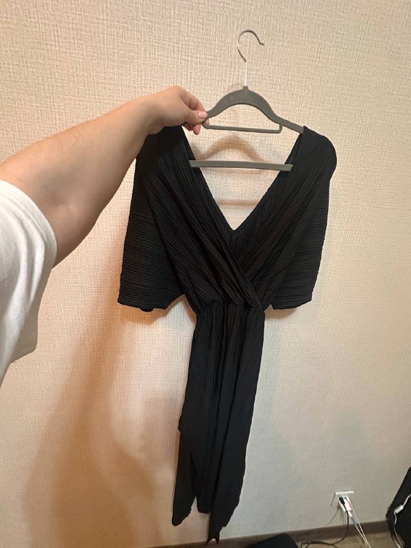 Красная водолазка с открытой спиной, кардиган, боди с воланами, лонгслив Гарри Поттера, платье 9