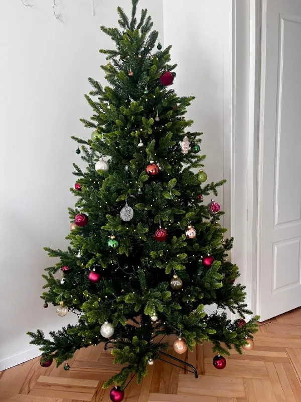 Искусственная ёлка Black Box Trees Brampton 1