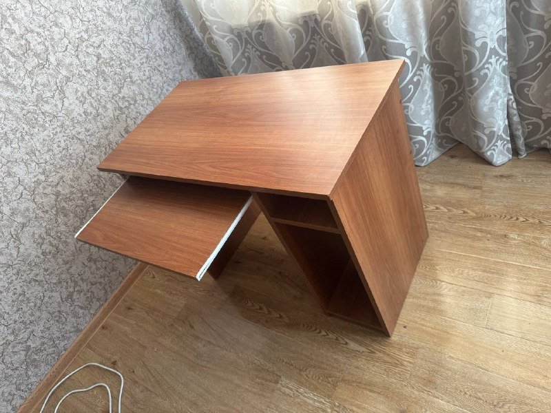 Компьютерный стол 2