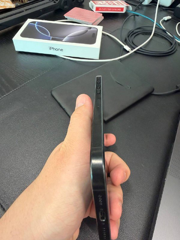 iPhone 16 Pro Max Black Titanium 256 GB 3