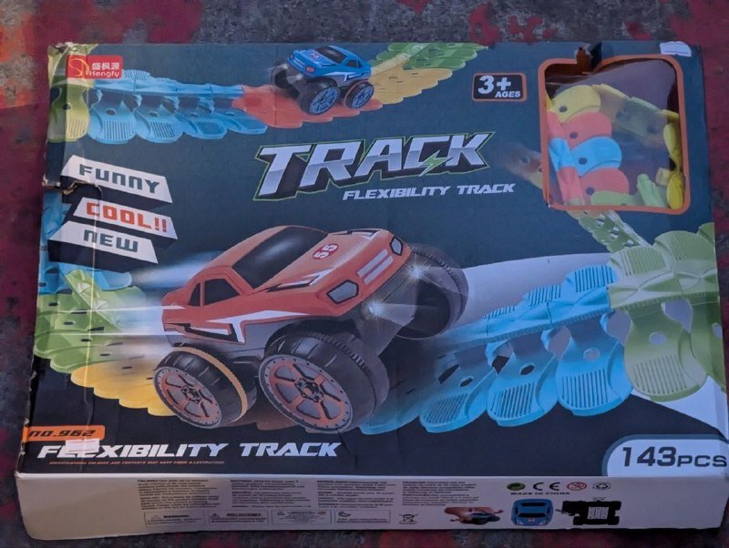 Игрушечный трек с машинкой для детей