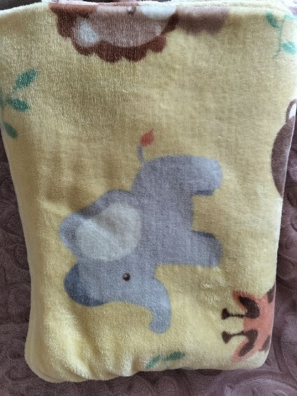 Детский плед, серый плед, стол поднос, салфетки, ваза, сумочка, подставка, салфетница, аппарат для снятия гель-лака, насос, скатерть 2