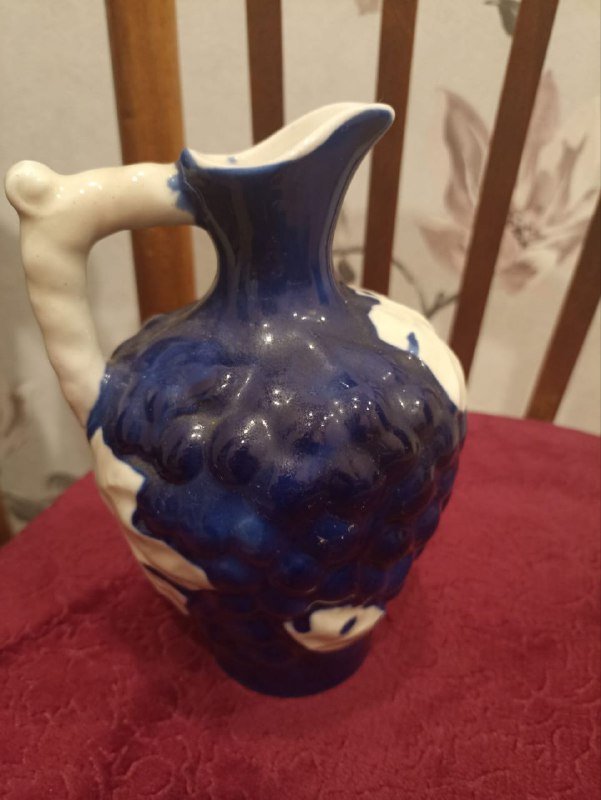 Посуда: сольницы, чайник, чашечки, графины, корзиночка 6