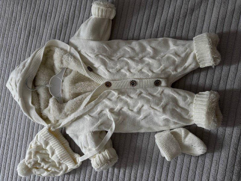 Теплый комбинезон для младенцев с комплектом шапочка и носочки 4