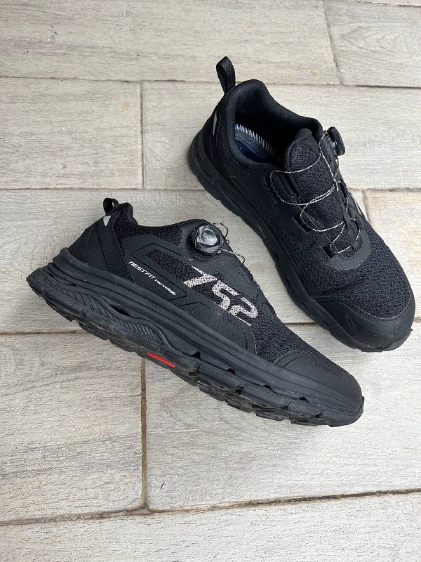 Черные кроссовки Treksta 752